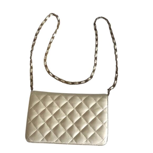 Vintage Bloomingdales Ivory White Quilted Womens Crossbody Handbag Chain - Picture 1 of 11